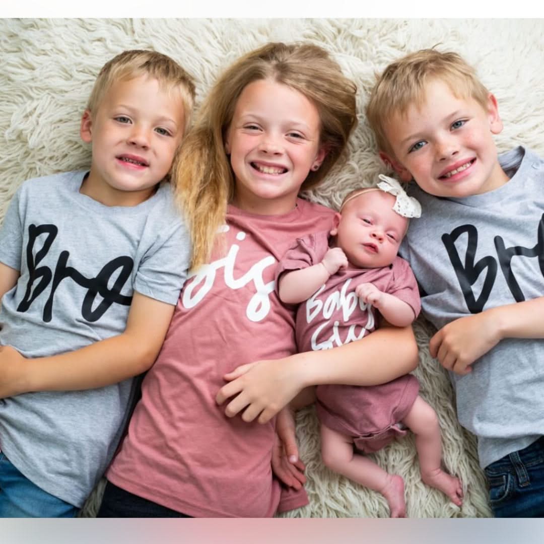 Sis (Cursive) - Child Tee