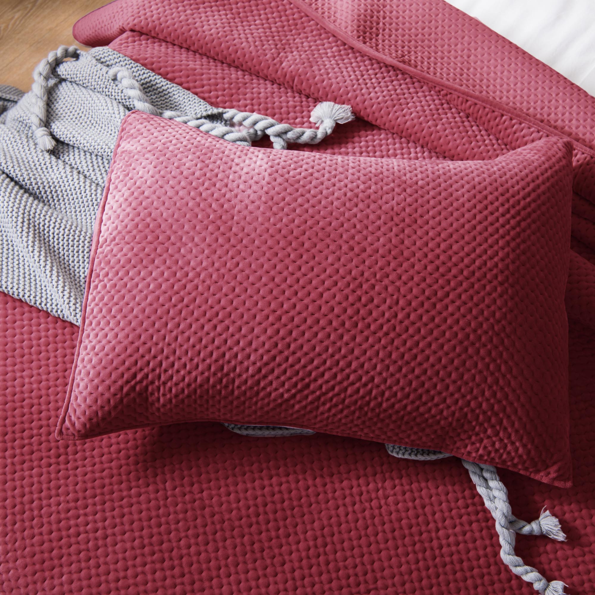Kasentex All Season Cozy Velvet Quilt Set with Shams, Queen, King, Room Decor, Graduation Gifts