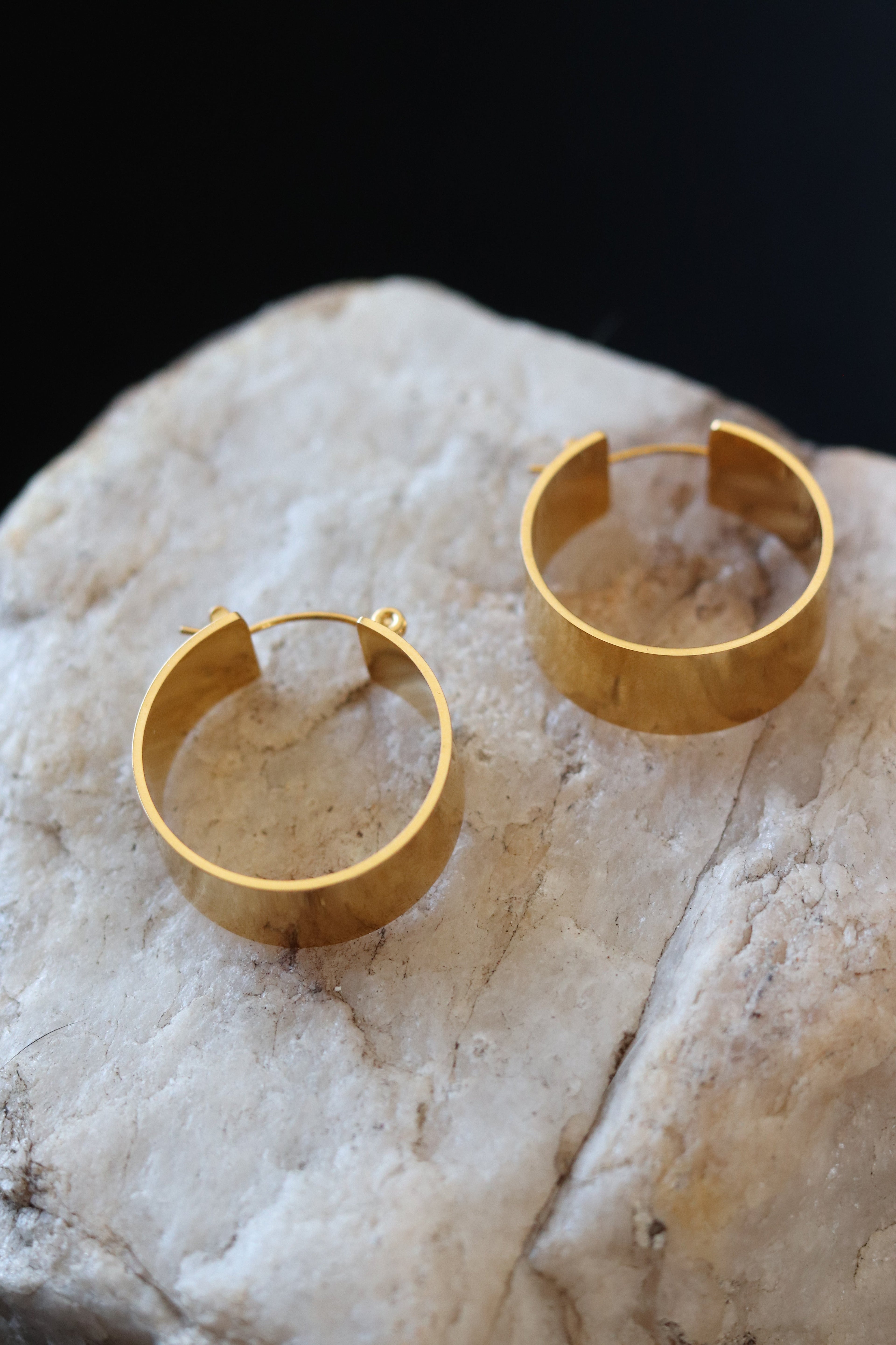 Talia Hoops - Thick Gold Hoop Earrings – 18K Gold Plated Stainless Steel Waterproof Hoops
