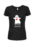 No body loves me Juniors V Neck T-Shirt