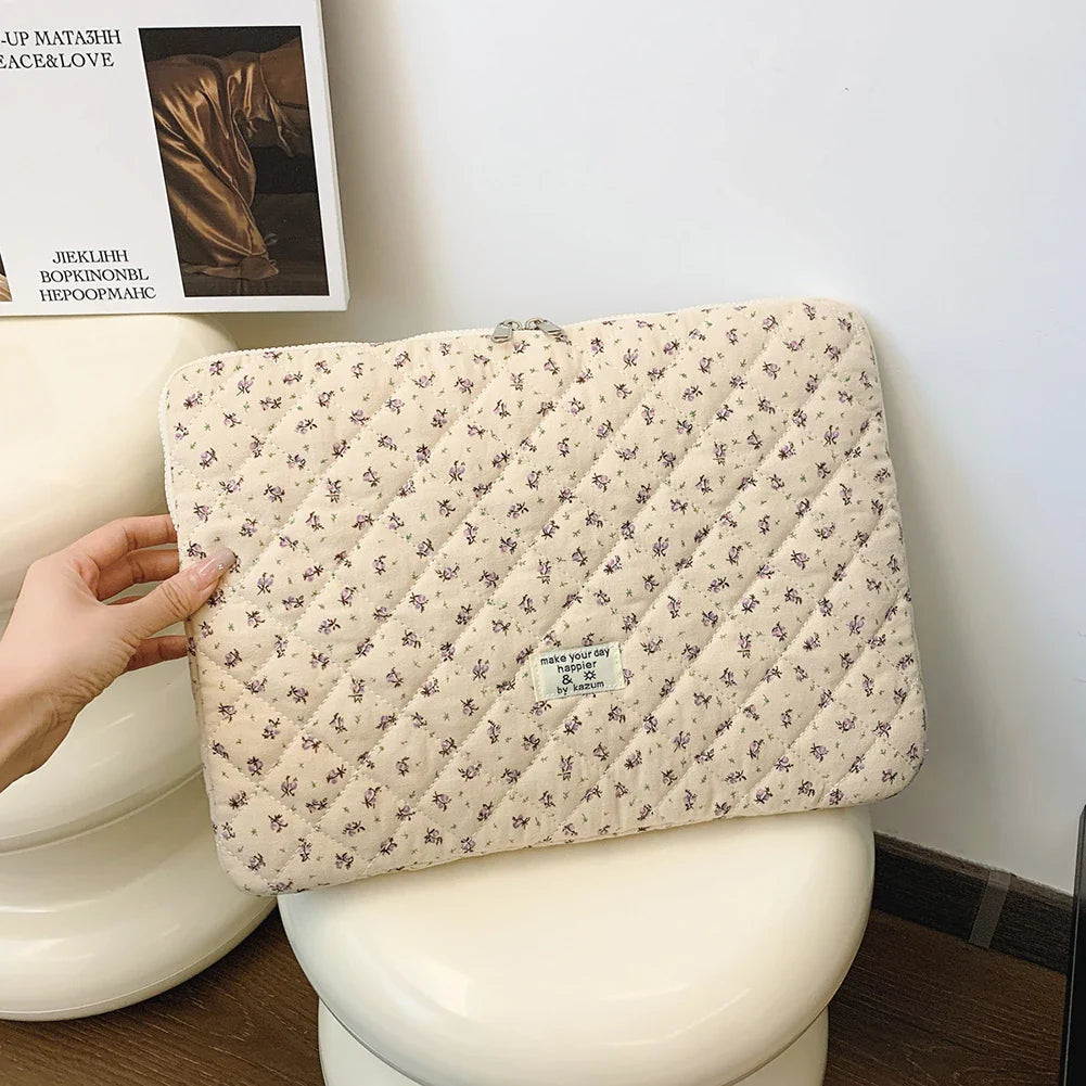 Flower Print Quilted Laptop Sleeve – Padded Laptop & Tablet Case for 11–15 Inch (280–390 mm)