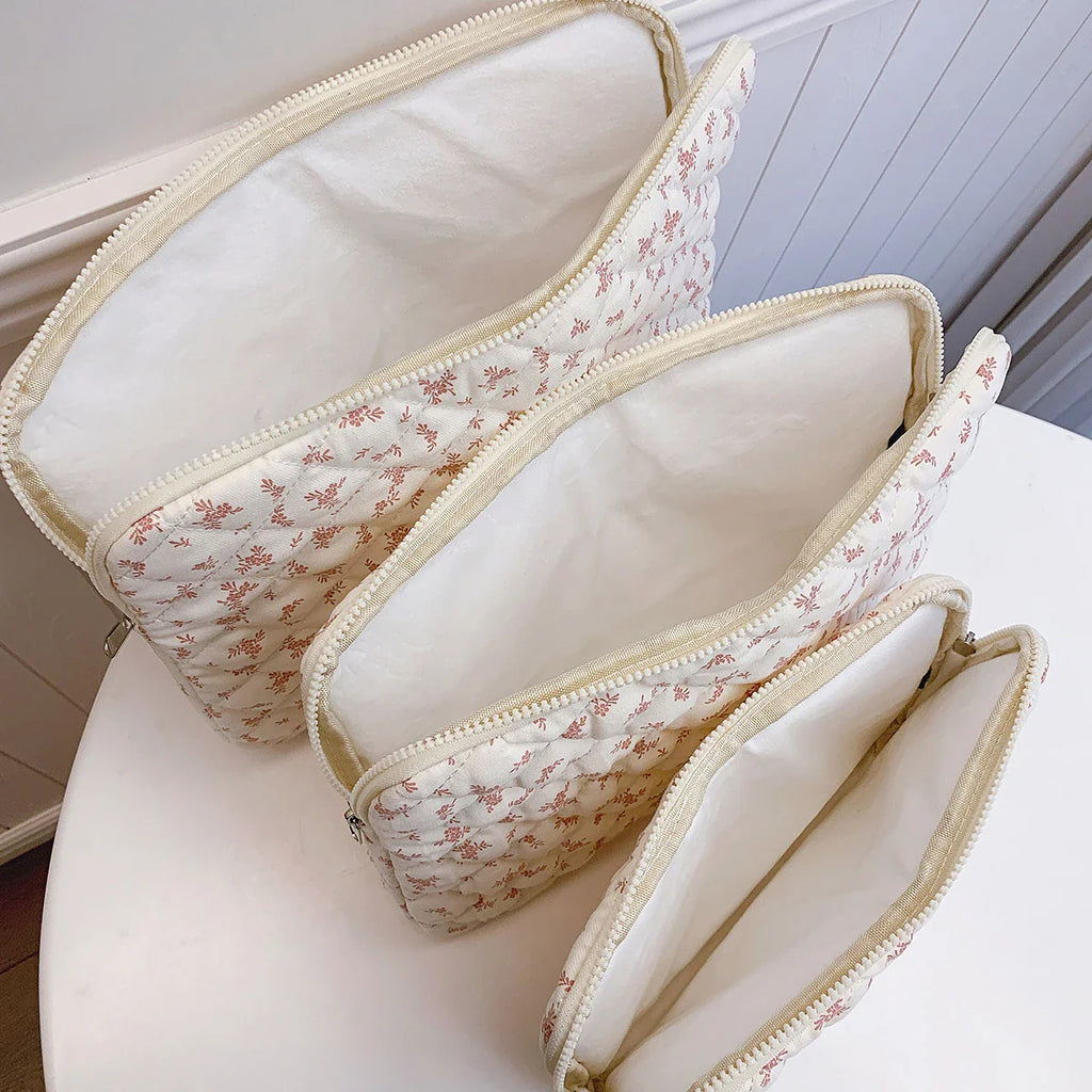 Chic Quilted Floral Laptop Sleeve — Fits 11" / 14" / 15" Laptops (28 / 36 / 38 cm)