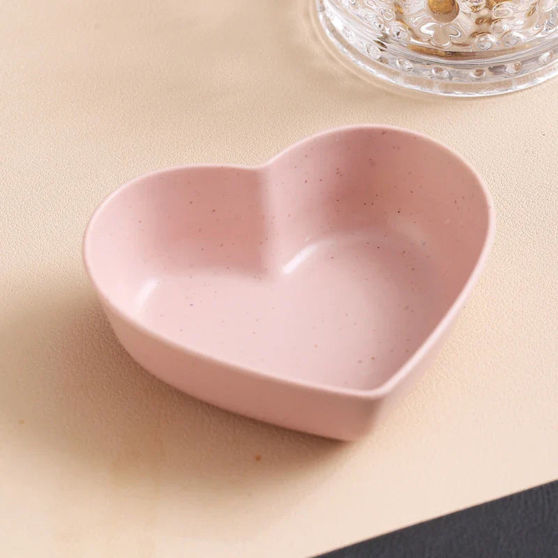Heart-Shaped Wheat Straw Seasoning Dish - Eco-Friendly Dipping Bowl for Snacks & Condiments