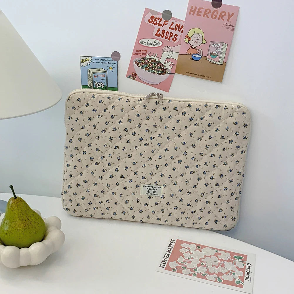 Flower Print Quilted Laptop Sleeve – Padded Laptop & Tablet Case for 11–15 Inch (280–390 mm)