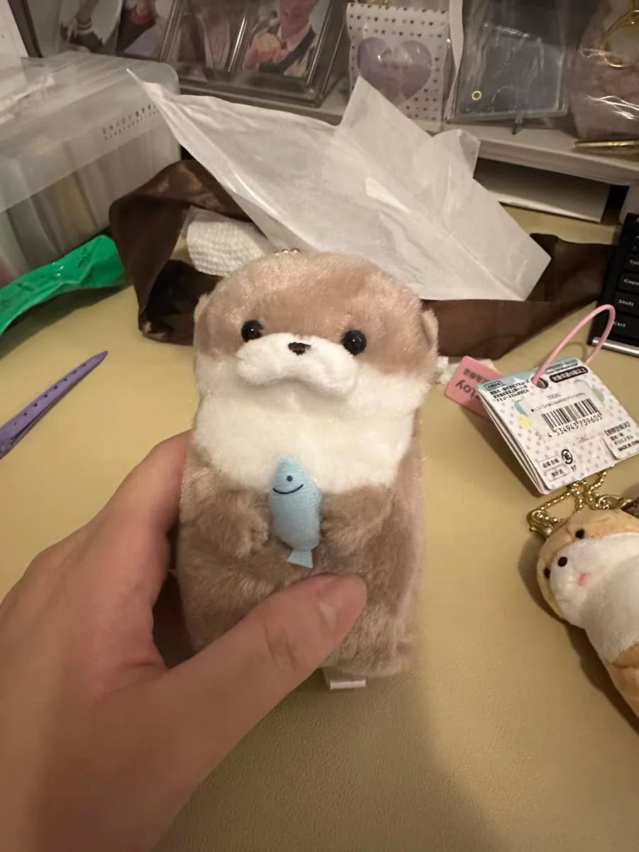 Cute Otter Hug Fish Plush Keychain Pendant – Kawaii Heart Bag Charm Gift for Girls