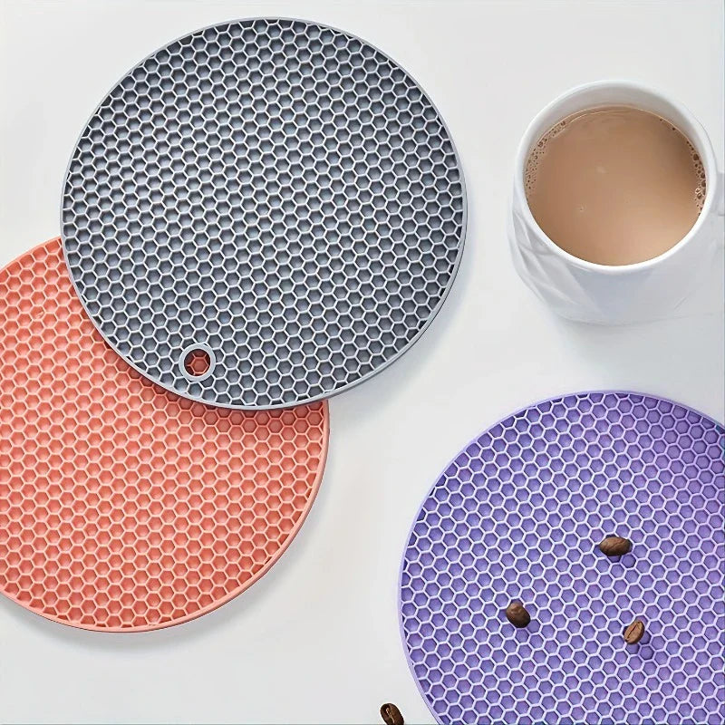 Silicone Heat-Resistant Trivet Mat 7 in (17.8 cm) Round Non-Slip Pot Holder & Countertop Protector - 1-Pack