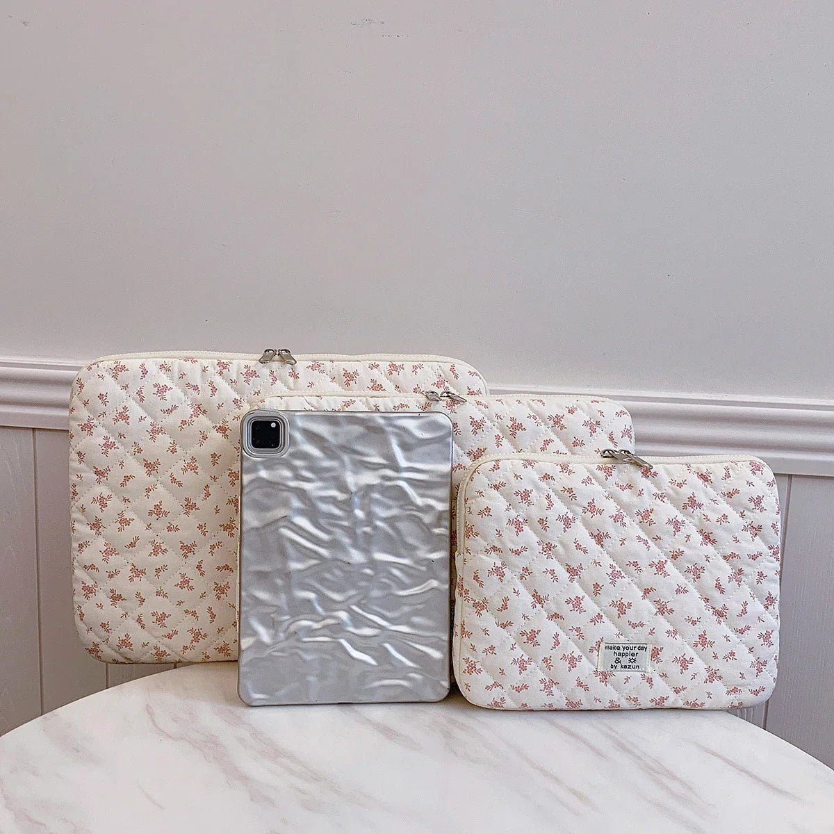 Chic Quilted Flower Print Laptop Sleeve – 11/13/15-Inch (28/33/38 cm) Padded Protective Case for Women & Unisex