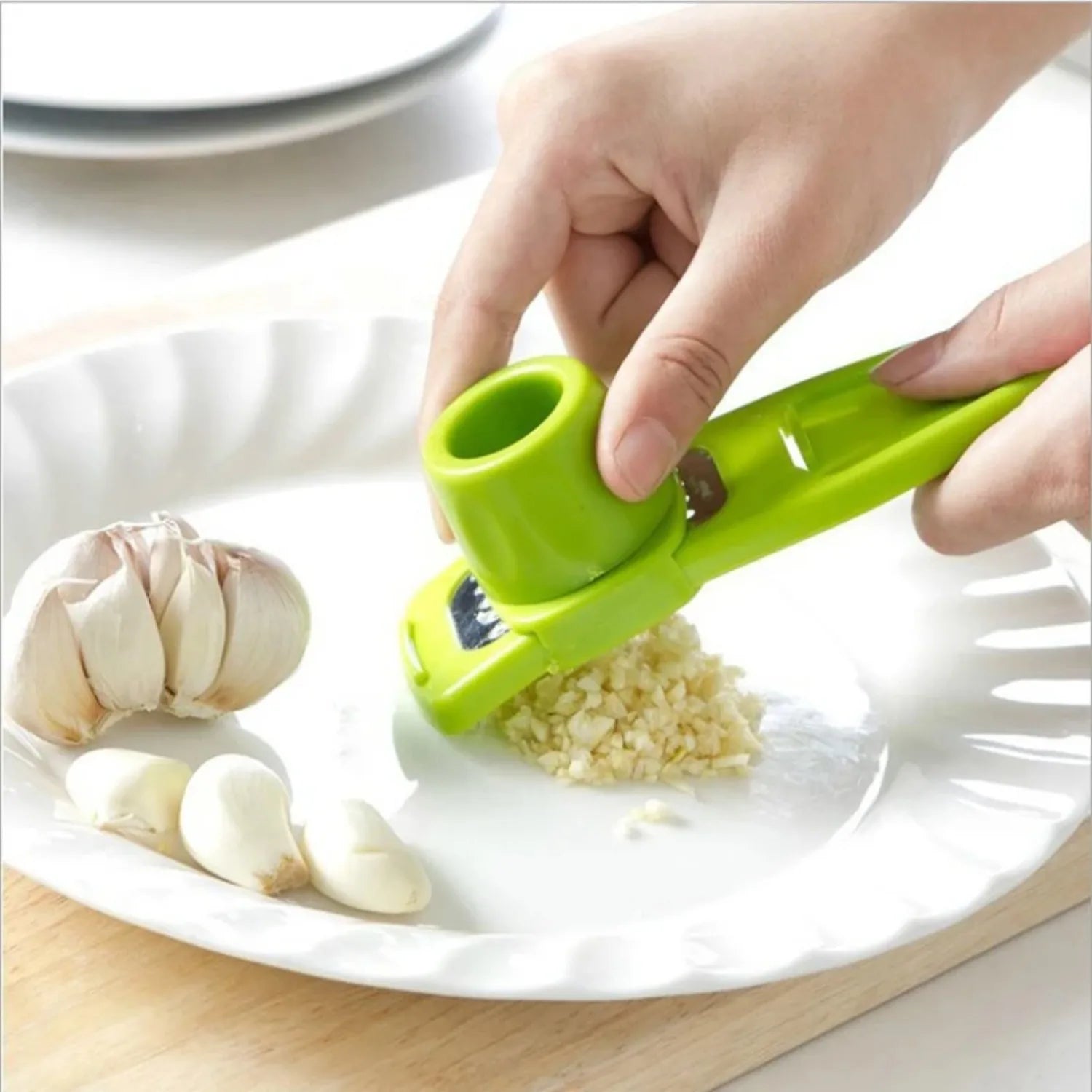 Mini Manual Garlic Grinder Press Portable Garlic Masher Ginger Crusher 5.5in (14cm)
