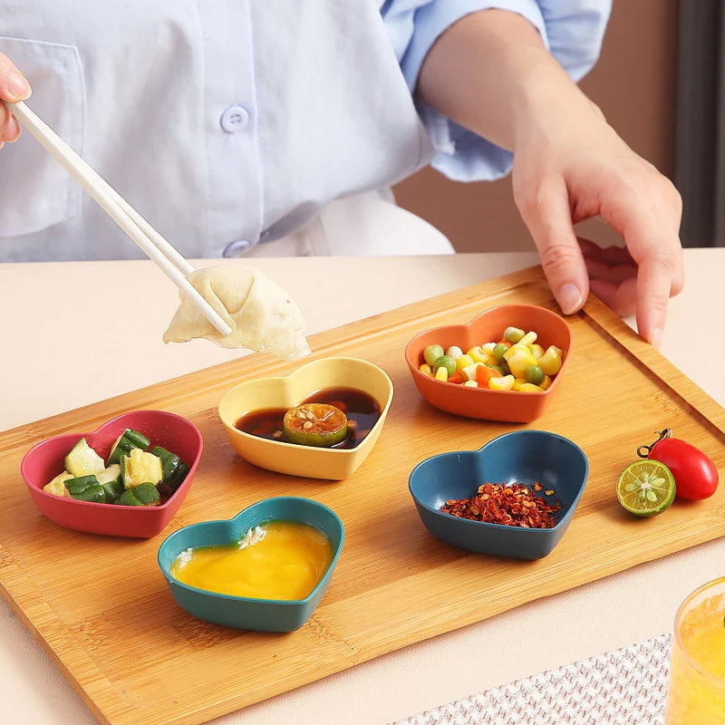 Heart-Shaped Wheat Straw Seasoning Dish - Eco-Friendly Dipping Bowl for Snacks & Condiments