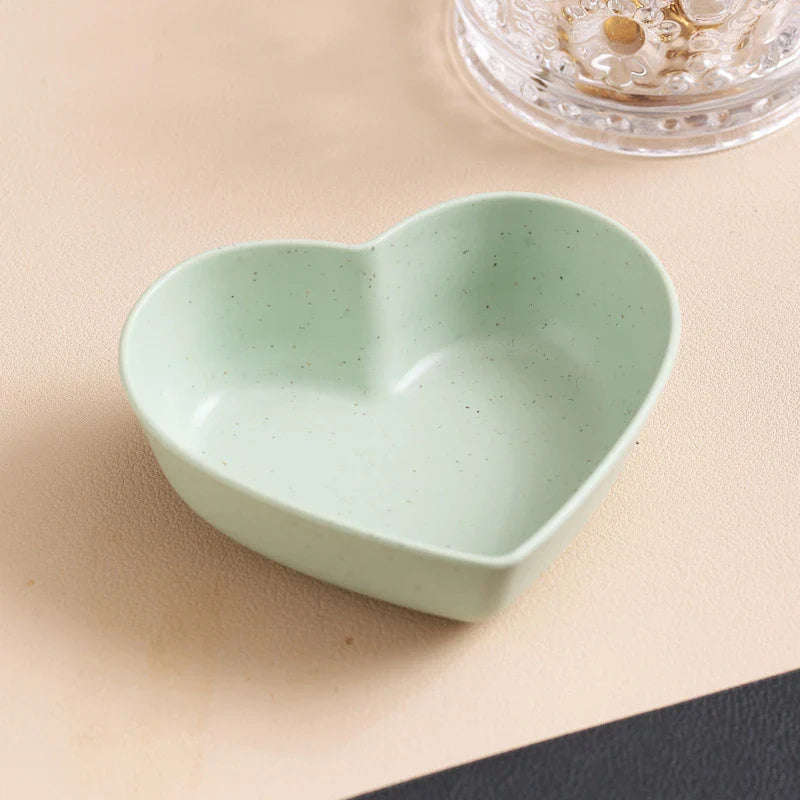 Heart-Shaped Wheat Straw Seasoning Dish - Eco-Friendly Dipping Bowl for Snacks & Condiments