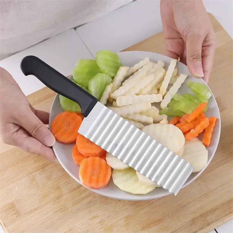 Stainless Steel Wavy Crinkle Slicer Knife - Potato Chip & French Fry Cutter, 25 x 14 x 4 cm (9.8 x 5.5 x 1.6 in)