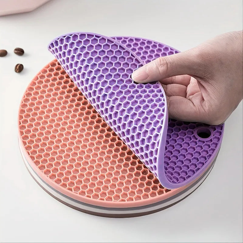 Silicone Heat-Resistant Trivet Mat 7 in (17.8 cm) Round Non-Slip Pot Holder & Countertop Protector - 1-Pack