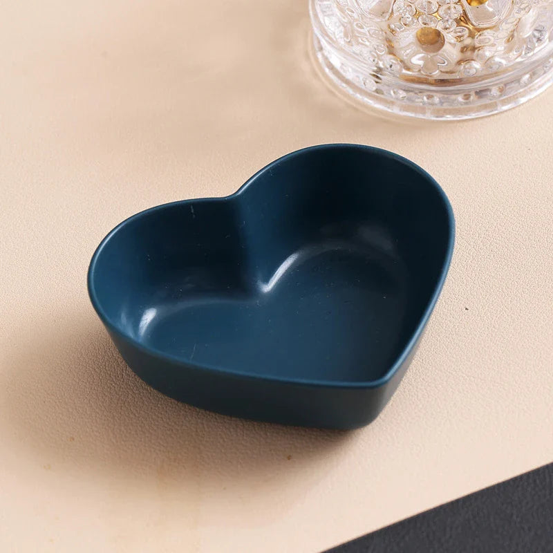 Heart-Shaped Wheat Straw Seasoning Dish - Eco-Friendly Dipping Bowl for Snacks & Condiments