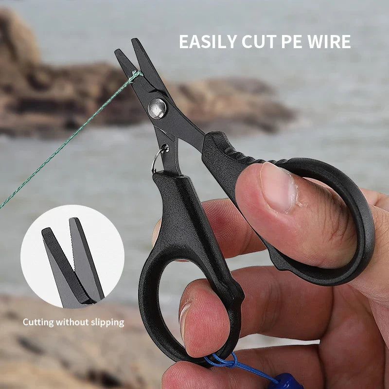 Stainless Steel Fishing Scissors Keychain – Blunt Tip Serrated Blade, 9.5 x 6.27 cm (3.74 x 2.47 in)