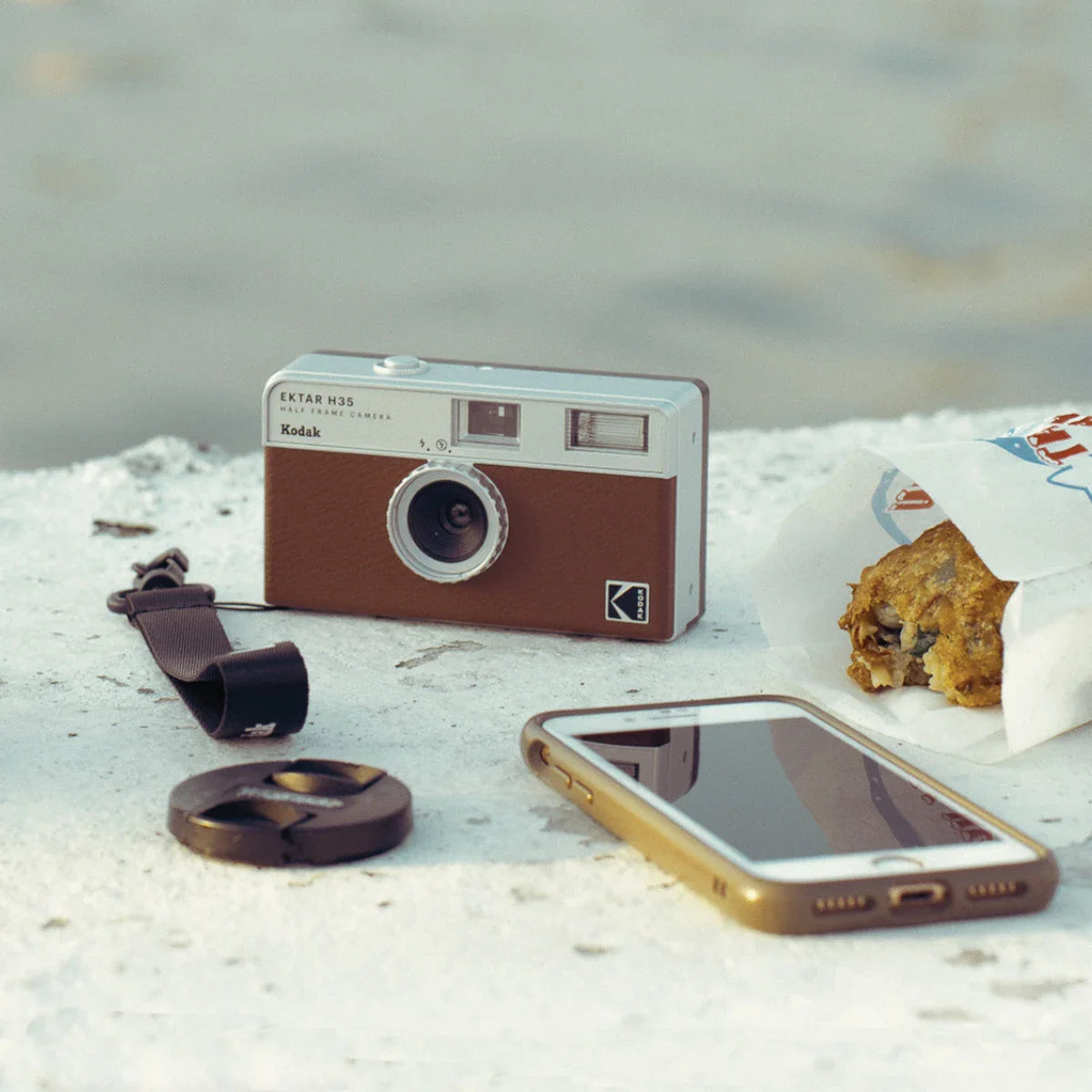 Half-Frame 35mm Film Camera with Built-In Flash – Pocket Compact Film Camera, 2x Exposures, 4 Colors