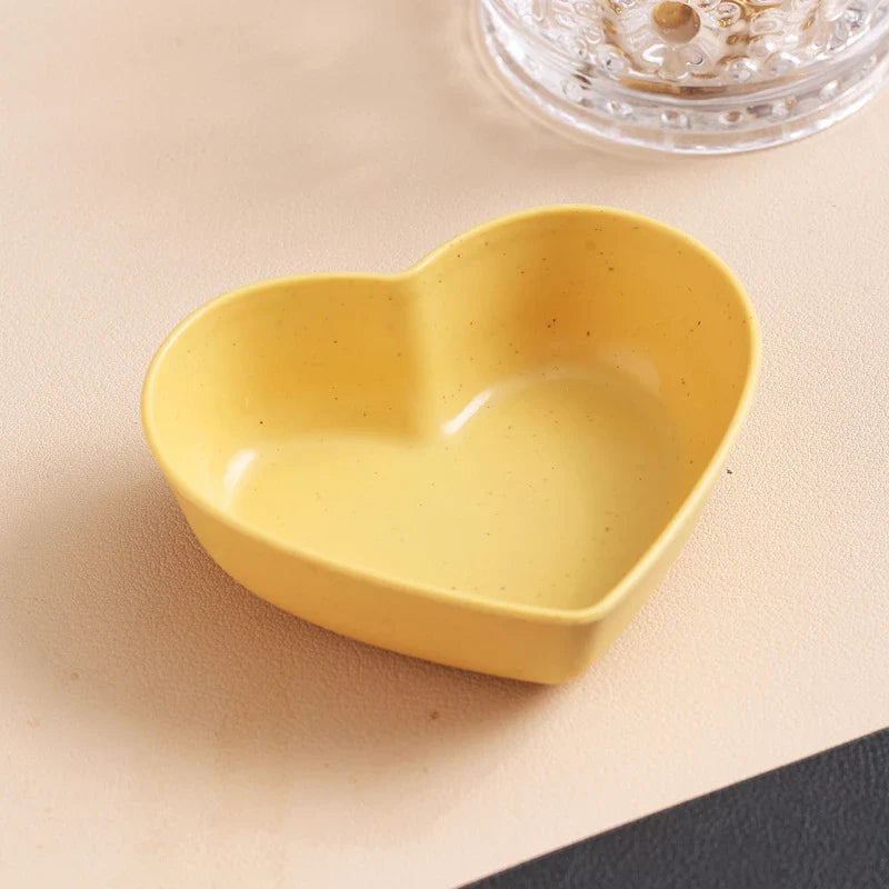 Heart-Shaped Wheat Straw Seasoning Dish - Eco-Friendly Dipping Bowl for Snacks & Condiments