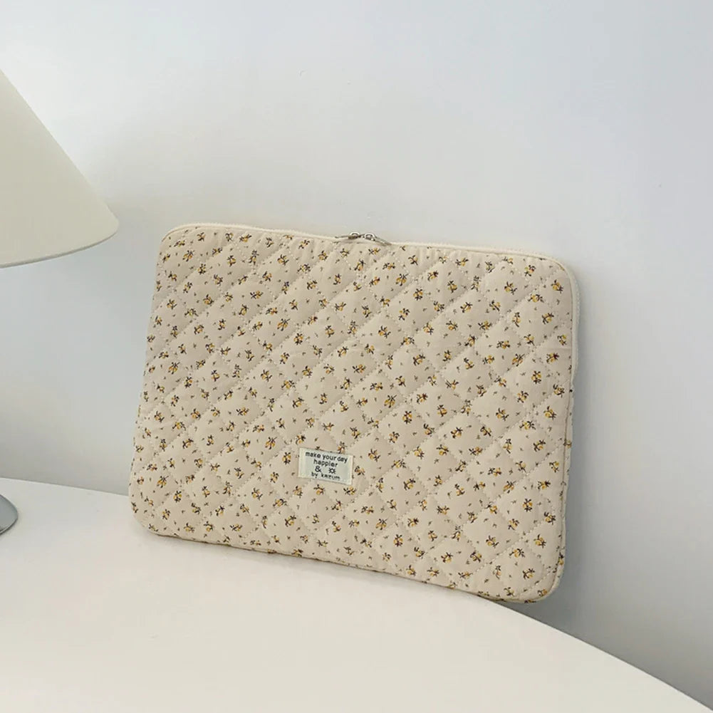 Flower Print Quilted Laptop Sleeve – Padded Laptop & Tablet Case for 11–15 Inch (280–390 mm)