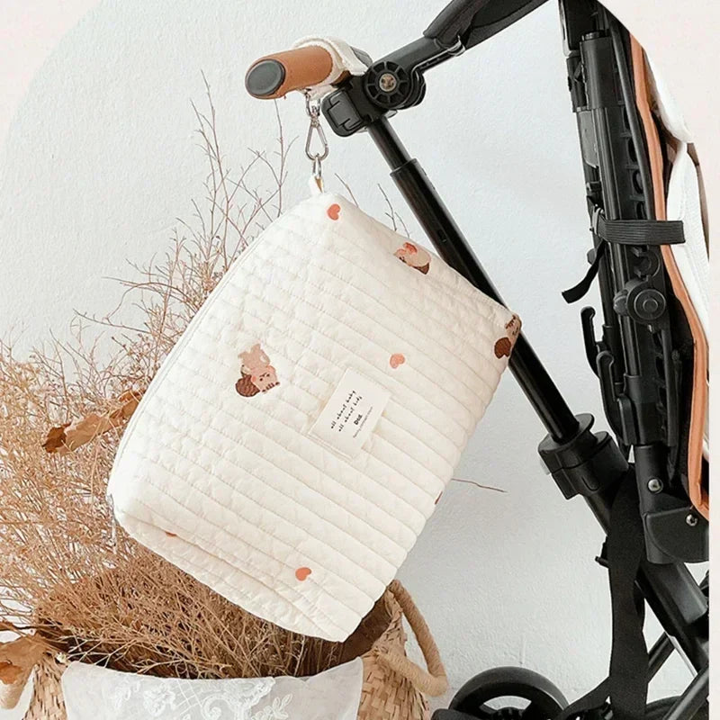 Quilted Stroller Organizer Bag – Portable Hanging Diaper Caddy with Embroidered Detail, Compact (9.8 x 6.3 x 3.1 in / 25 x 16 x 8 cm)