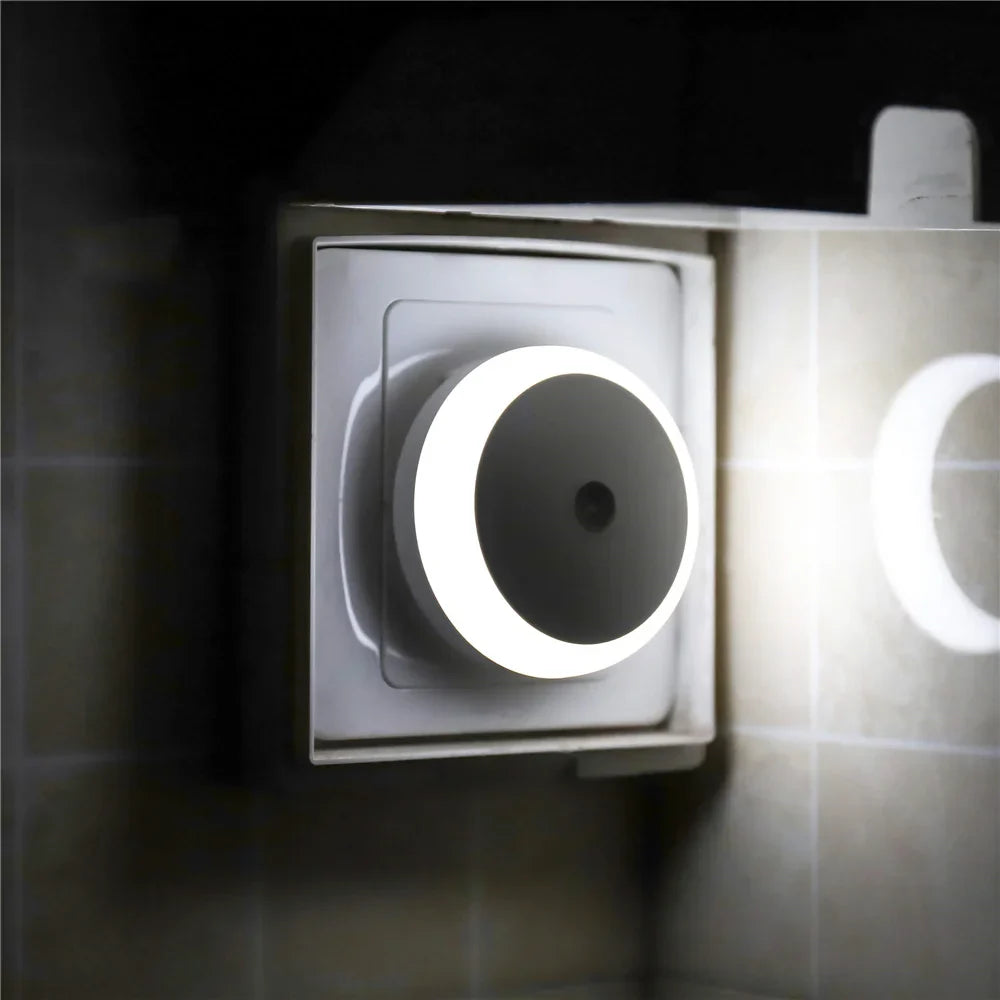 LED Plug-In Night Light with Dusk-to-Dawn Sensor Auto-Dim Wall Lamp for Bathroom Hallway Kitchen Bedroom