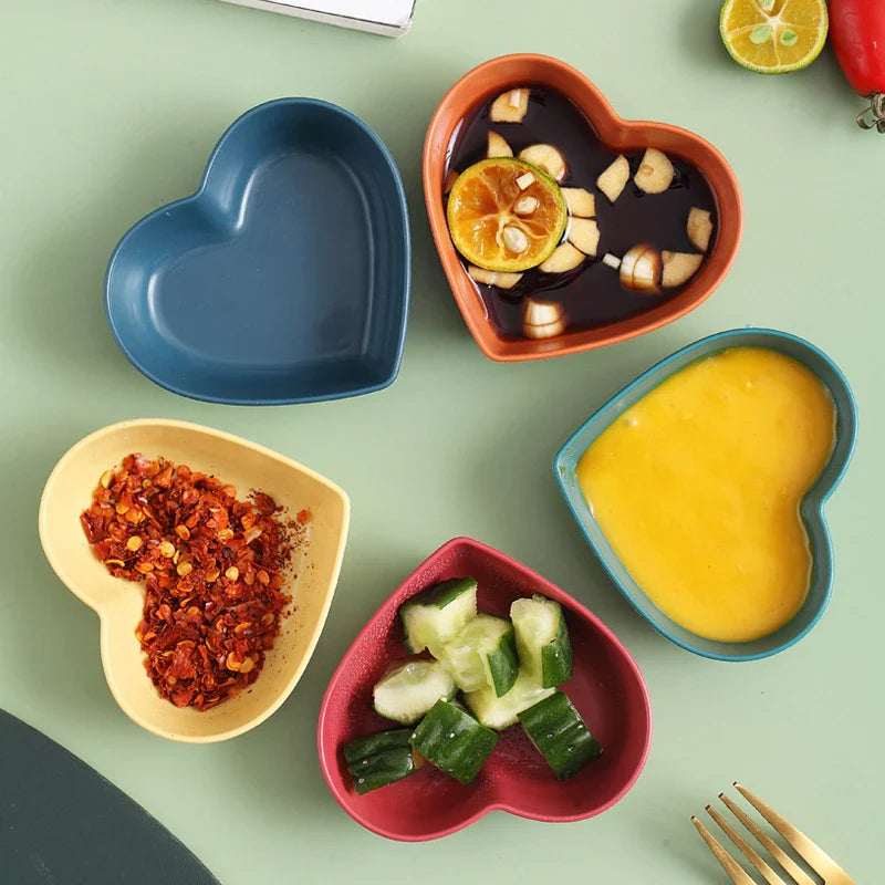 Heart-Shaped Wheat Straw Seasoning Dish - Eco-Friendly Dipping Bowl for Snacks & Condiments
