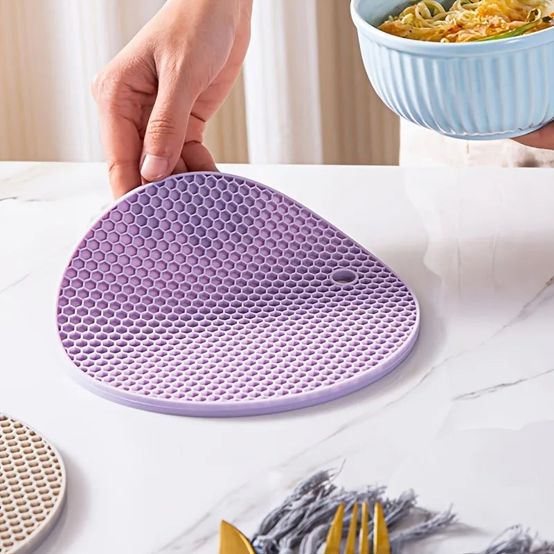 Silicone Heat-Resistant Trivet Mat 7 in (17.8 cm) Round Non-Slip Pot Holder & Countertop Protector - 1-Pack