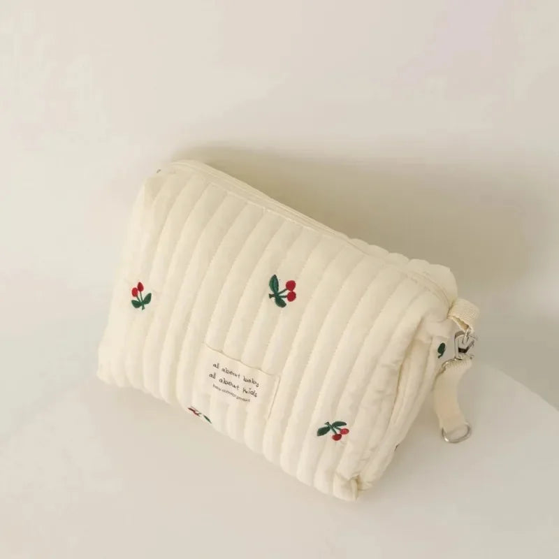 Quilted Stroller Organizer Bag – Portable Hanging Diaper Caddy with Embroidered Detail, Compact (9.8 x 6.3 x 3.1 in / 25 x 16 x 8 cm)