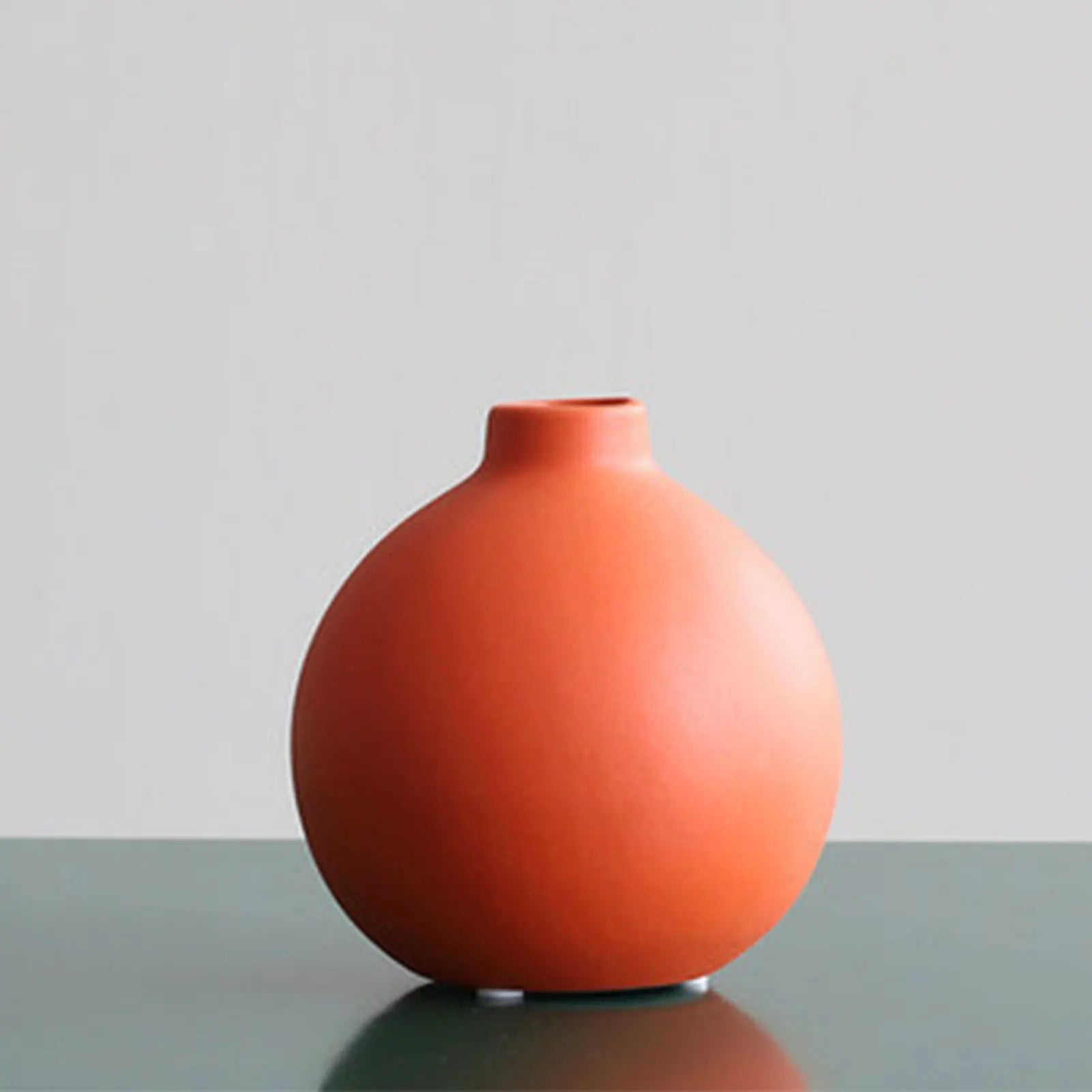 Nordic Ceramic Tabletop Vase — Modern Minimalist Flower Vase for Dried & Fresh Flowers, Shelf & Dining Room Decor
