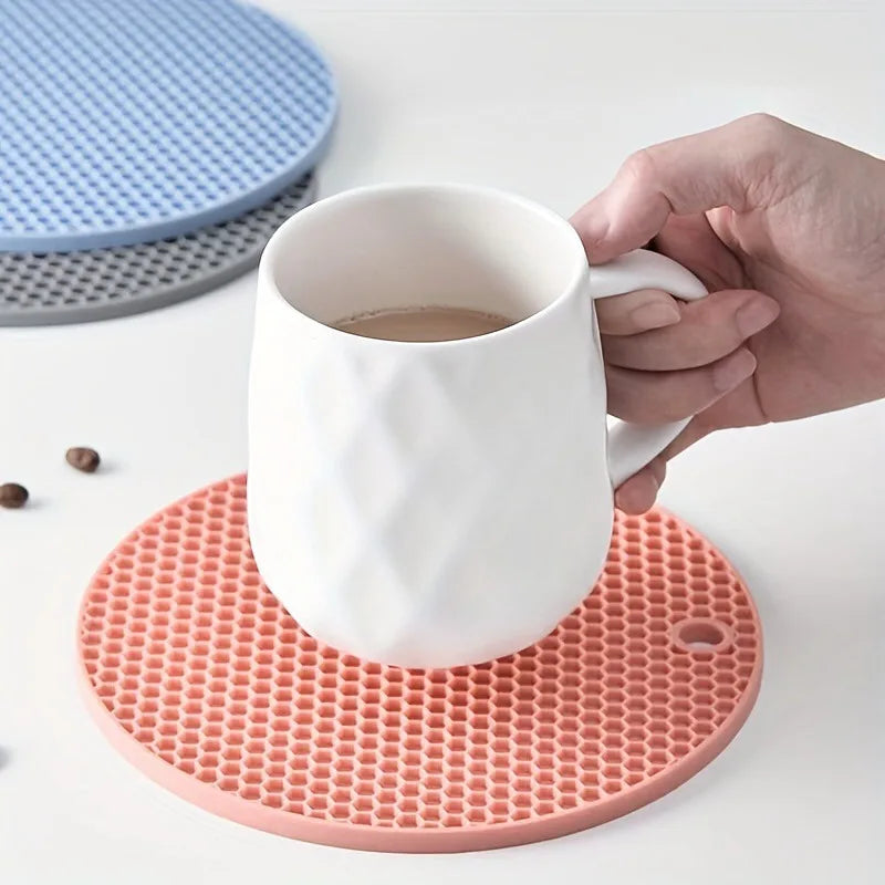 Silicone Heat-Resistant Trivet Mat 7 in (17.8 cm) Round Non-Slip Pot Holder & Countertop Protector - 1-Pack