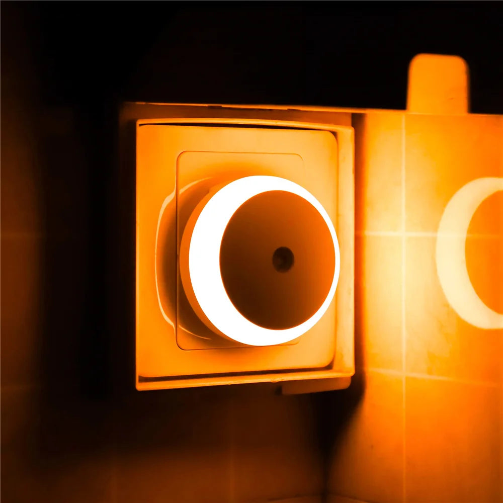 LED Plug-In Night Light with Dusk-to-Dawn Sensor Auto-Dim Wall Lamp for Bathroom Hallway Kitchen Bedroom