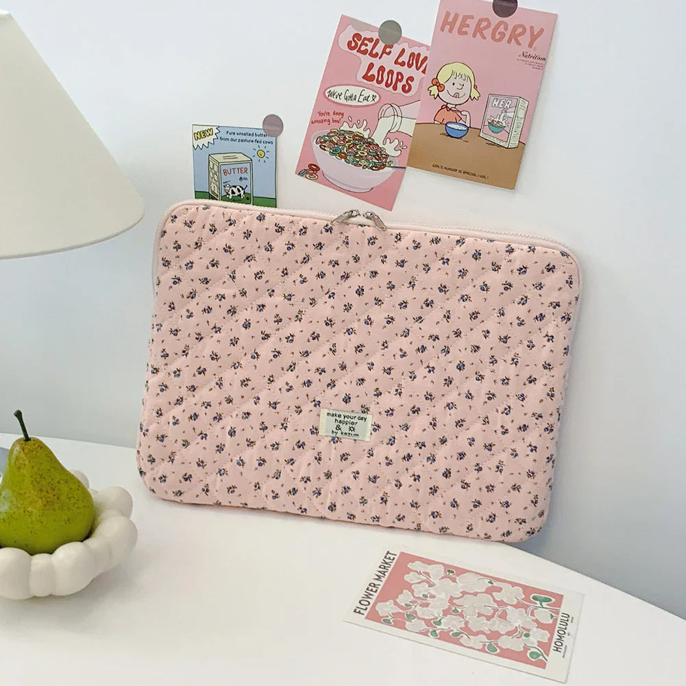 Flower Print Quilted Laptop Sleeve – Padded Laptop & Tablet Case for 11–15 Inch (280–390 mm)