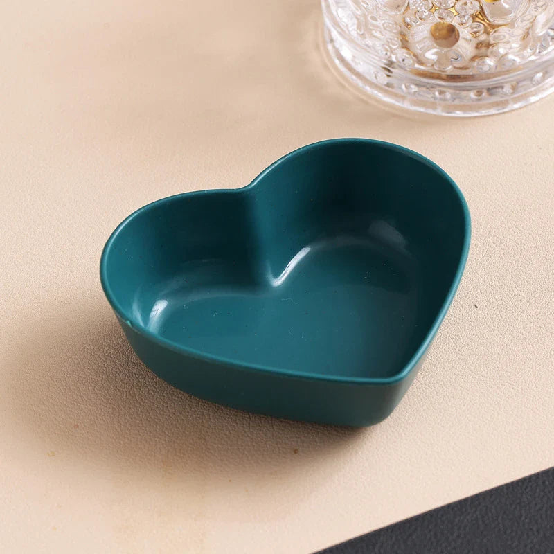 Heart-Shaped Wheat Straw Seasoning Dish - Eco-Friendly Dipping Bowl for Snacks & Condiments