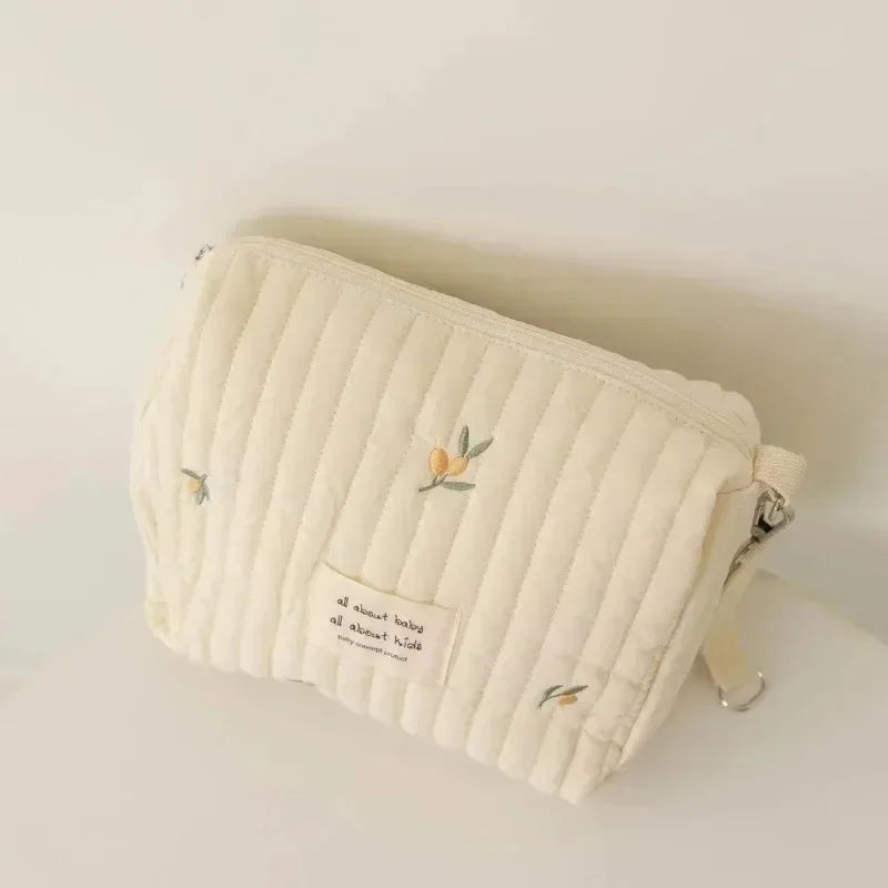 Quilted Stroller Organizer Bag – Portable Hanging Diaper Caddy with Embroidered Detail, Compact (9.8 x 6.3 x 3.1 in / 25 x 16 x 8 cm)
