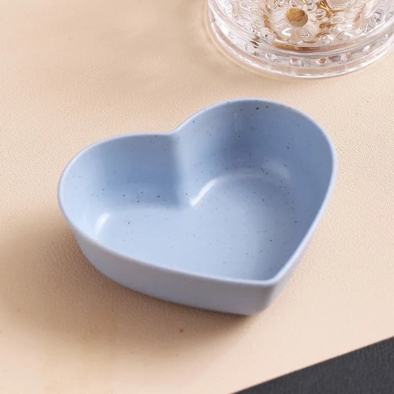 Heart-Shaped Wheat Straw Seasoning Dish - Eco-Friendly Dipping Bowl for Snacks & Condiments
