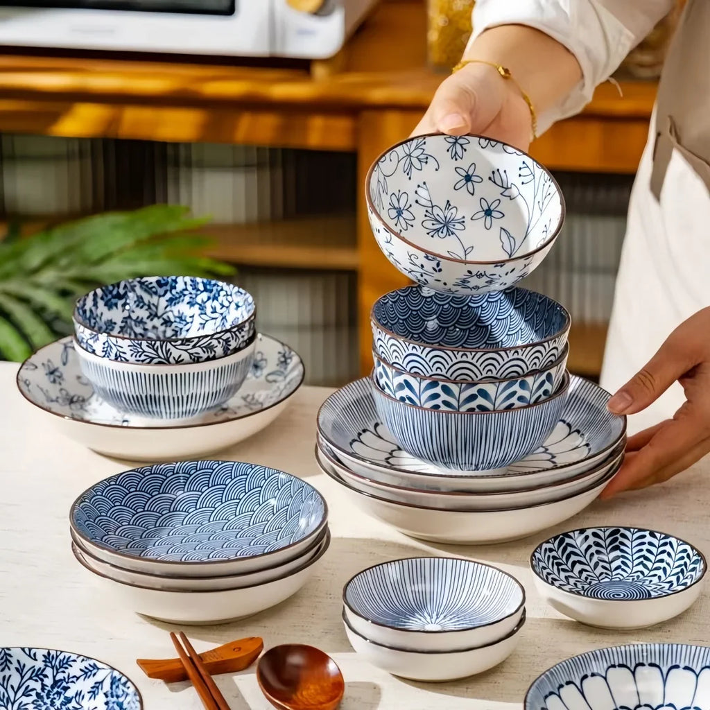 Japanese-Style Blue & White Hand-Painted 4.5-Inch (11.5 cm) Ceramic Rice Bowl Retro Tableware