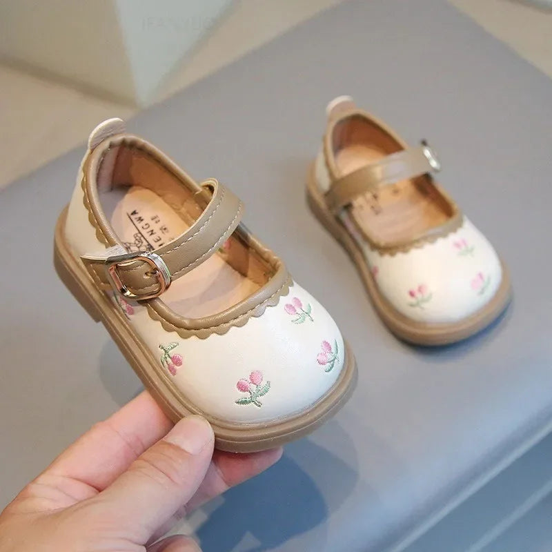 Girls Embroidered Flower Mary Jane Shoes – Soft PU Leather Princess Flats for Toddlers & Kids (About 12–16 cm / 4.7–6.3 in)
