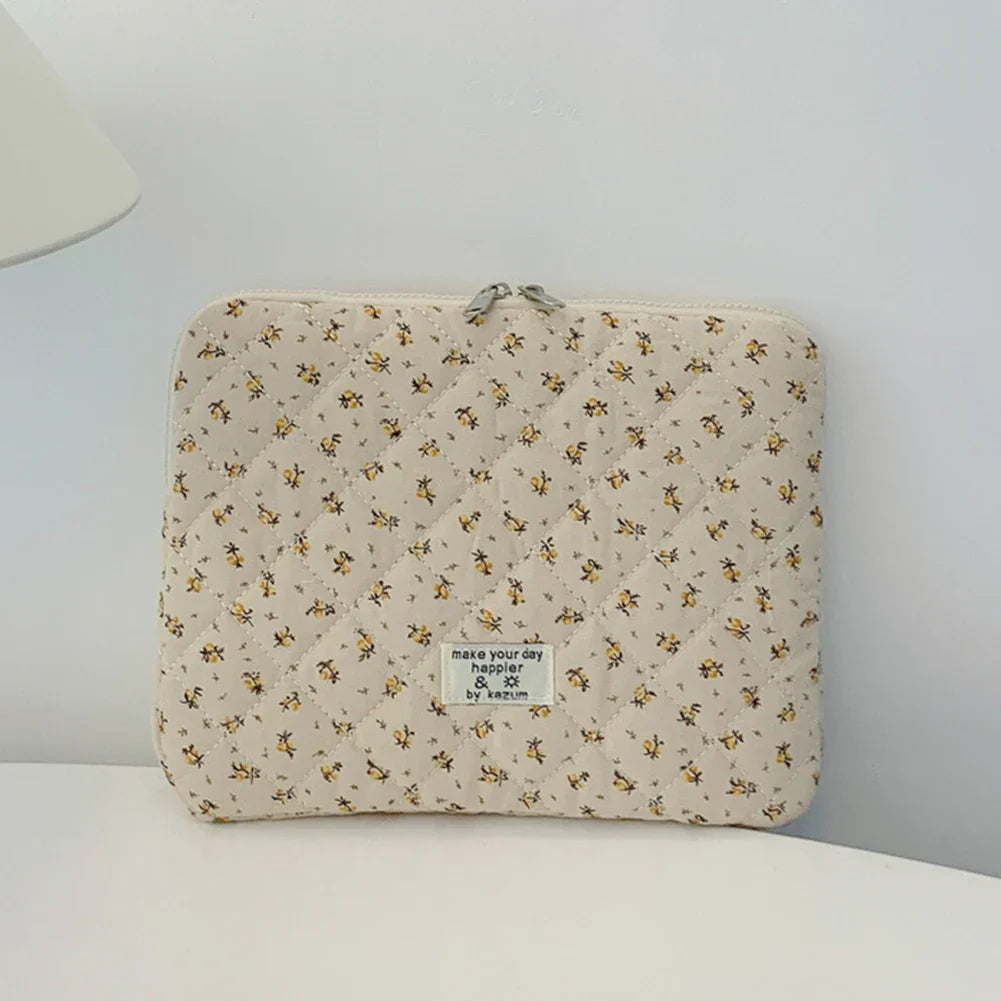 Flower Print Quilted Laptop Sleeve – Padded Laptop & Tablet Case for 11–15 Inch (280–390 mm)