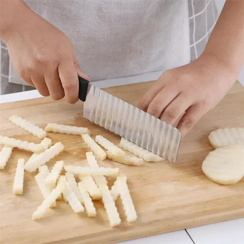 Stainless Steel Wavy Crinkle Slicer Knife - Potato Chip & French Fry Cutter, 25 x 14 x 4 cm (9.8 x 5.5 x 1.6 in)
