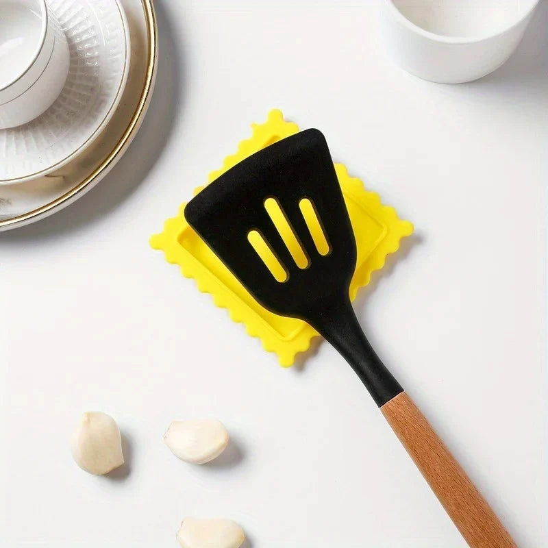 Cartoon Biscuit-Shaped Silicone Spoon Rest – Heat-Resistant Anti-Scald Non-Slip Kitchen Spoon Holder