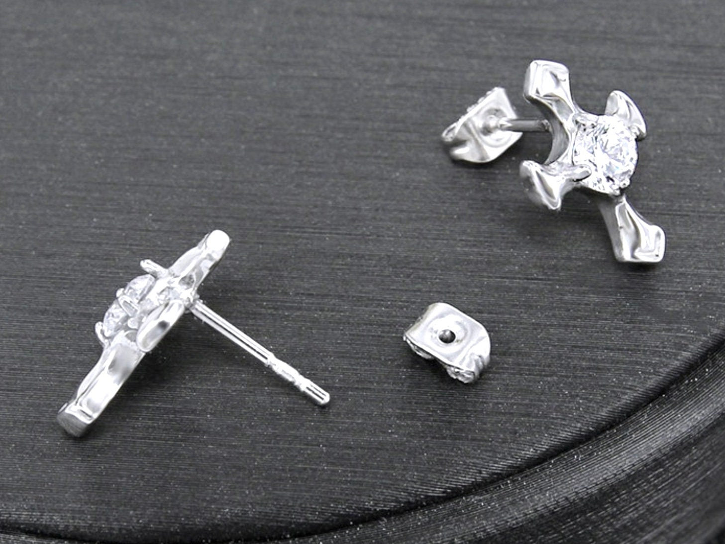Mens Large Zircon Cross Earring Stud for Women Men Waterproof Hypoallergenic Stainless Steel Silver Stainless Steel Crucifix Hip Hop Punk
